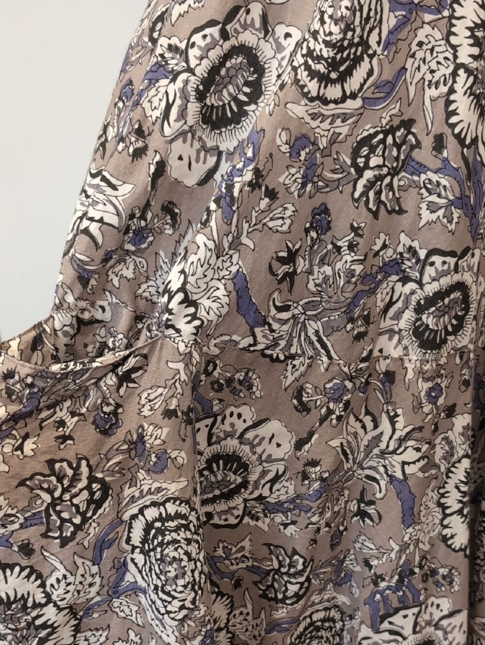 Dress Addict Floral Scoop Neck Midi Dress in Taupe and White M - Picture 4 of 7